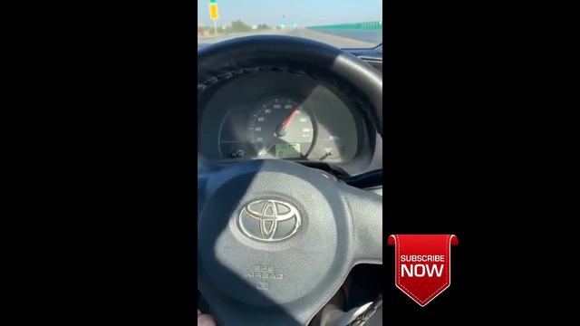 Toyota Vitz 1.0 VS Suzuki Swift 1.3 Top Speed смотреть онлайн