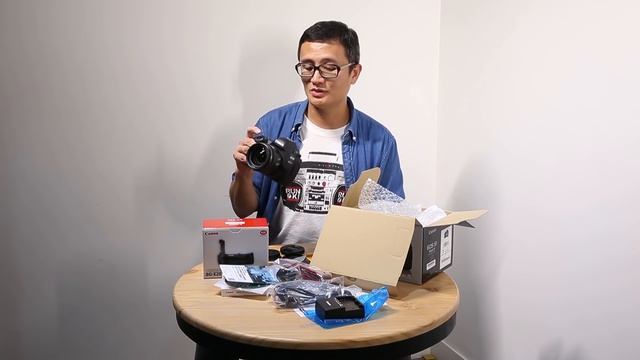 Canon EOS 5D Mark IV Unboxing Video смотреть онлайн