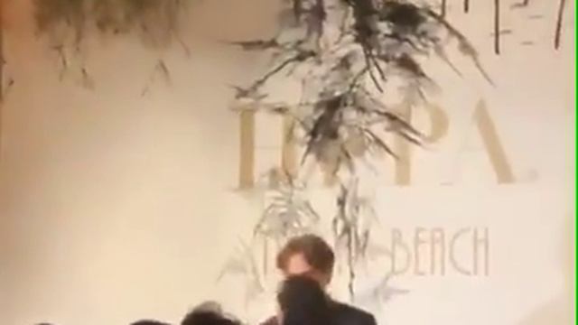 Фотоколл Роберта на вечеринке HFPA в Каннах 3 смотреть онлайн