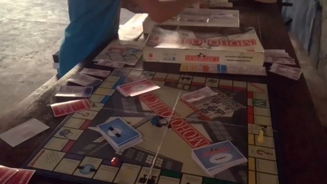 Играем в Монополию! Кто выиграл? смотреть онлайн