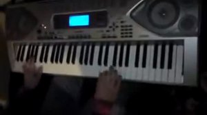 Czerwone i bure Casio CTK-900