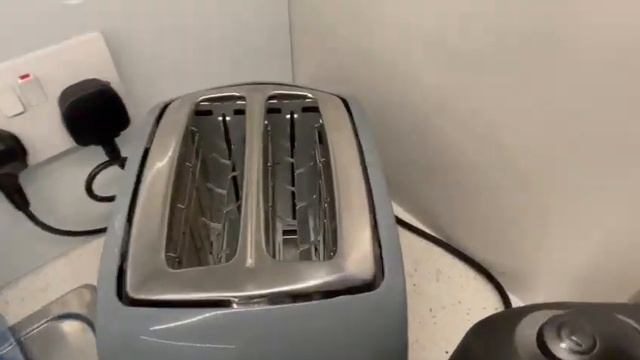 QUICK REVIEW ON THE RUSSELL HOBBS TOASTER AND KETTLE! смотреть онлайн