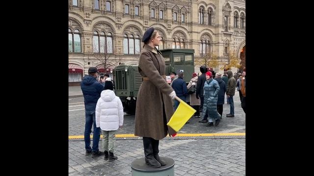 Поехала на выходные в Москву! Красная площадь! День народного единства смотреть онлайн