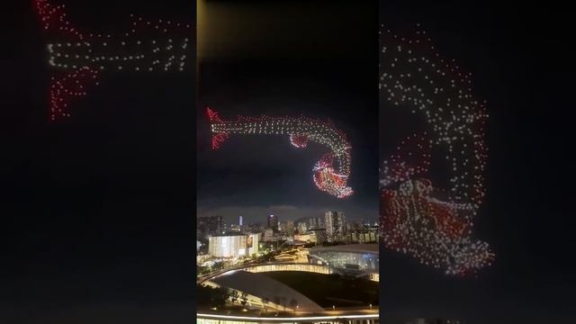 1?? Китайцы "запустили" в небо дракона, состоящего из тысяч дронов, в честь национального праздник смотреть онлайн