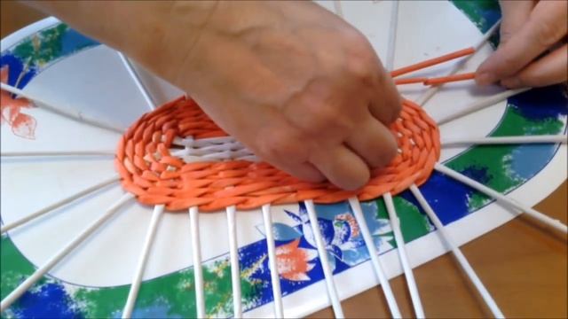 Плетение из газет.Новогодний сапожок.Мастер-класс.