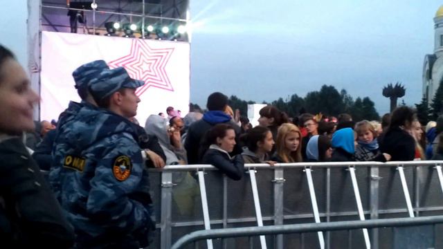 Таня Космачева на дне города танцует и поет!)) смотреть онлайн