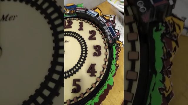 Часы детские настенные с движущимся паровозиком и мелодией смотреть онлайн