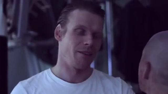 Сюрприз к 23 февраля)))))Деми Мур побрилась налысо смотреть онлайн