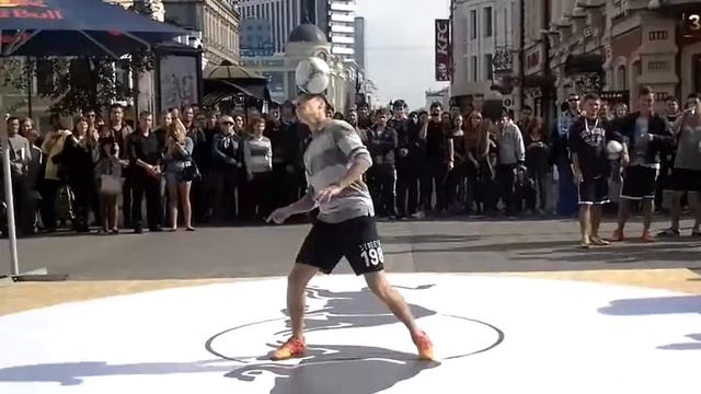 Футбольный фристайл на Баумана смотреть онлайн