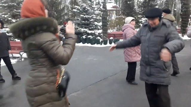 На берегу Чу я тебя ищу!!!??Танцы в парке Горького!!!??Харьков 2022 смотреть онлайн