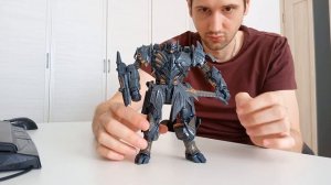Распаковка трансформера Megatron из фильма Трансформеры: Последний рыцарь