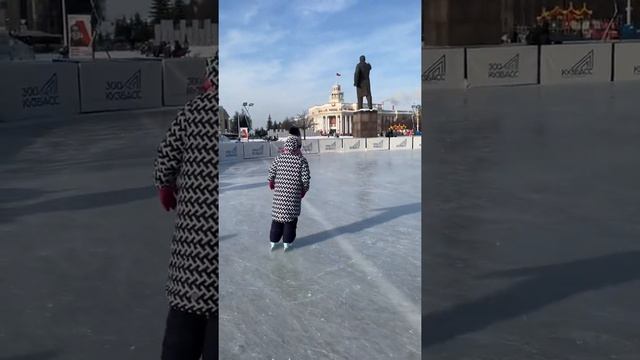 Как кататься на коньках задом наперёд смотреть онлайн