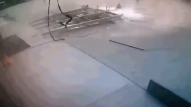 В 10 метрах от него!!😱😱😨 смотреть онлайн