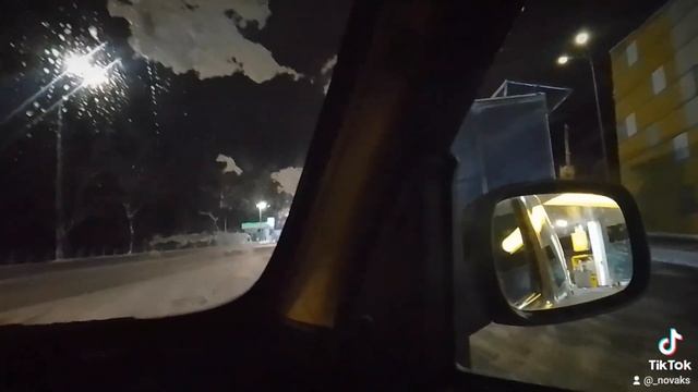 Вечірня заправка. Настала зима.