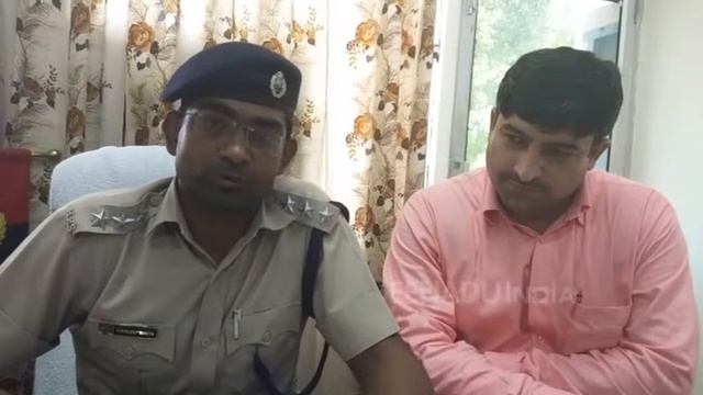 Two people carrying illegal weapons arrested in Haryana's Jind смотреть онлайн