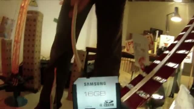 Test de résistance des nouvelles cartes SD Samsung смотреть онлайн