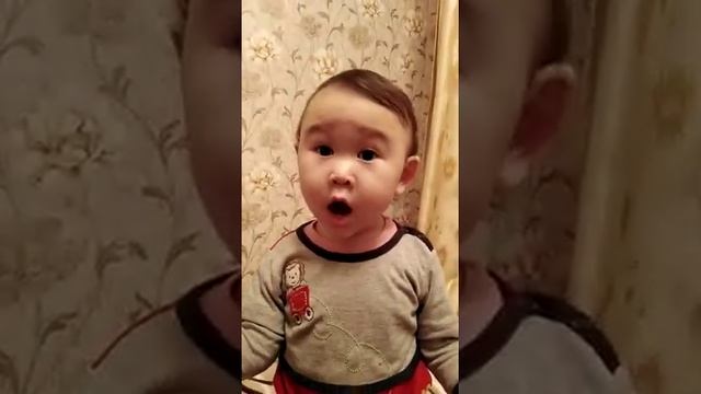 Стишок " Зайка" Зайку бросила хозяйка, Под дождем остался зайка, Со скамейки слесть не смог...? смотреть онлайн