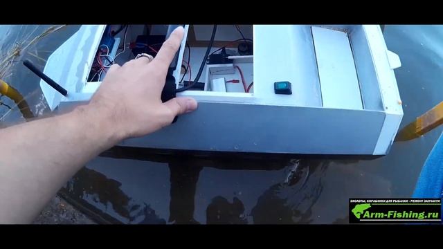 Самодельный кораблик для завоза прикормки первый завоз.