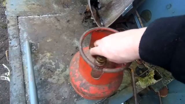 замена клапана на вентель в бытовом газовом баллоне, пропан 5л смотреть онлайн