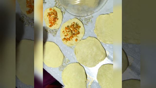 Сыр, асқабақ қосылған КЕРЕМЕТ самса. Самса с сыром и тыквой. Вкусно!!!! просто огонь🔥🔥🔥🔥 смотреть онлайн