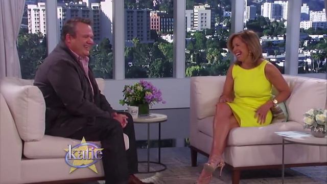 Is Eric Stonestreet Anything Like His "Modern Family" Character Cam? смотреть онлайн