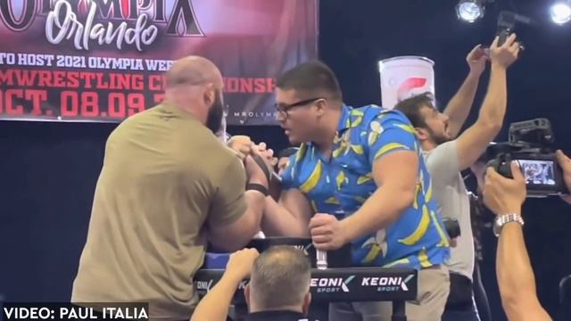 Braun Strowman Armwrestling and Fighting Devon Larratt + Dave Chaffee vs Chance Shaw смотреть онлайн