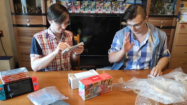РАСПАКОВКА Nintendo Switch Lite - Zacian and Zamazenta Edition смотреть онлайн