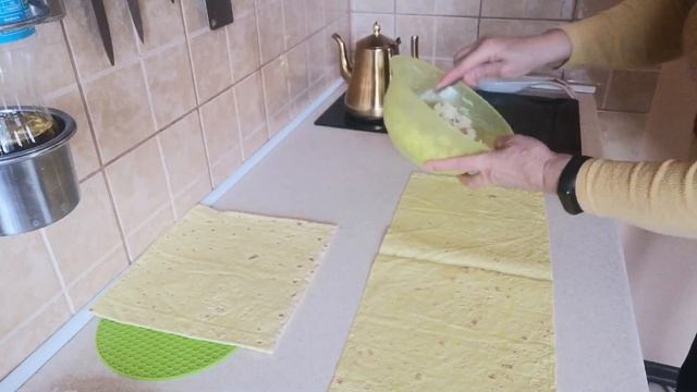 ГОТОВЛЮСЬ К ВЕСНЕ. НАЧИНАЮ УБОРКУ САДА. РУЛЕТ ИЗ ЛАВАША С СЫРОМ И МЯСОМ. смотреть онлайн