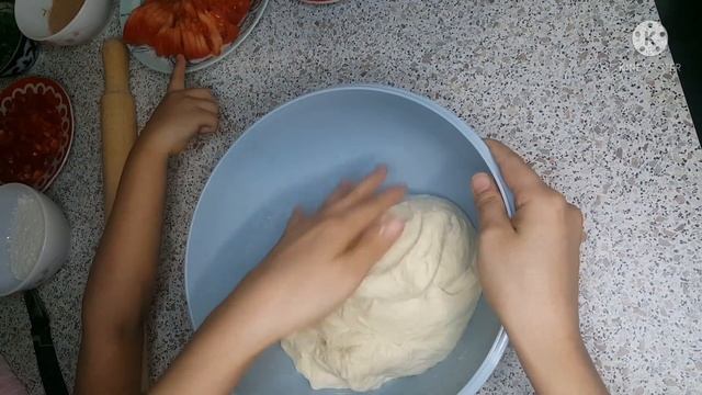 Пицца в домашних условиях.Простой и вкусный рецепт.Uyda oson pitsa tayyorlash?? смотреть онлайн
