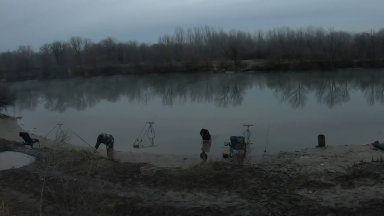 ЗИМНЯЯ РЫБАЛКА ФИДЕРОМ НА ТЕПЛОМ КАНАЛЕ. ФЛЭТ НА САЗАНА ИЛИ КЛАССИЧЕСКИЙ ФИДЕР НА КАРАСЯ. смотреть онлайн