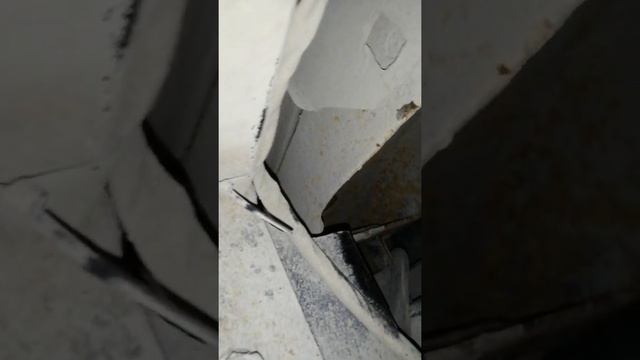 Вывод сапуна заднего моста Кайрон смотреть онлайн