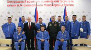 За храбрость и самоотверженность: Путин наградил бойцов в госпитале Вишневского
