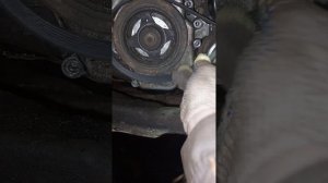как открутить болт шкива на ниссан кашкай вариатор.