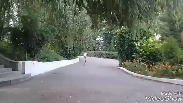 Катаемся на самокатах. Я упала. Vloq.