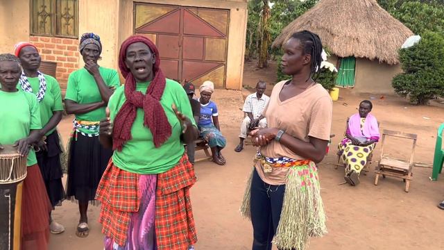 Pt. 3 Kuku Community Trust teaching us how to dance. #africa #village #villagelife #dance #trending смотреть онлайн
