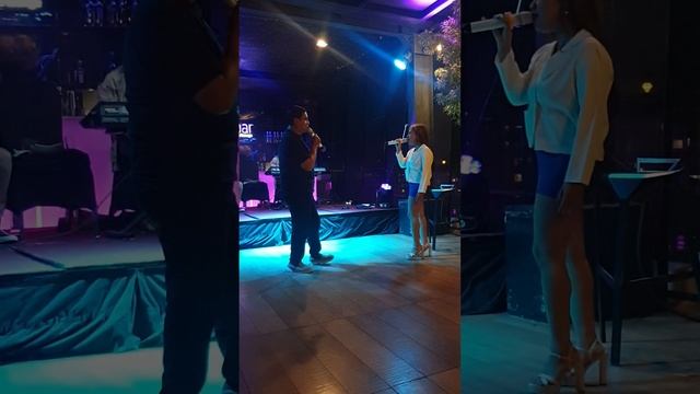 CUMA KAMU, MAYA SHANDRA FT. SUGENG SUHARMAJI DI VUE BAR SATORIA HOTEL смотреть онлайн