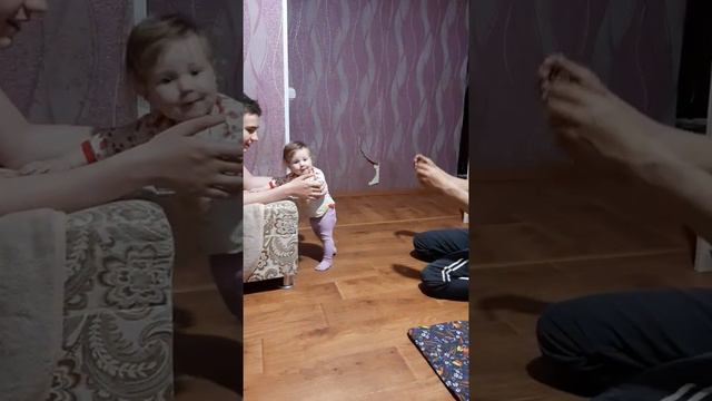 8 месяцев/учимся ходить/первые шаги/чудо/смотреть до конца смотреть онлайн