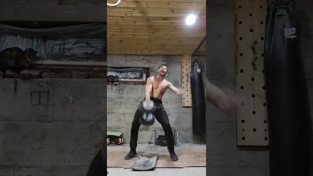 3 Раунда. 20 Рывоко гантели 45 kg.9 Отджымание на опорах?☠️? смотреть онлайн