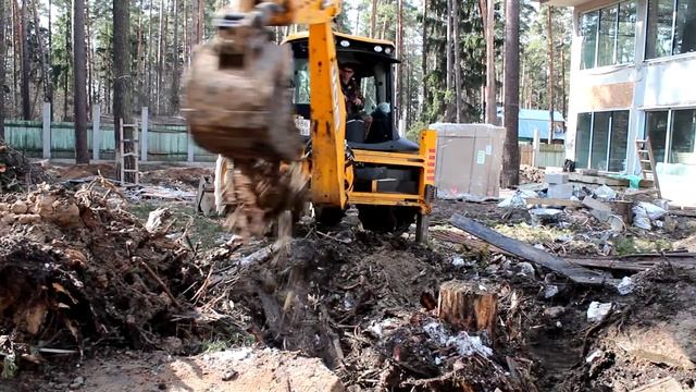 Корчевание пня экскаватором JCB (www.pro-alpinizm.ru) смотреть онлайн