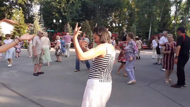 АХ, СМУГЛЯНКА-МОЛДОВАНОЧКА!???/КРАСИВЫЕ ТАНЦЫ В ПАРКЕ ГОРЬКОГО ХАРЬКОВ ИЮНЬ 2021 смотреть онлайн