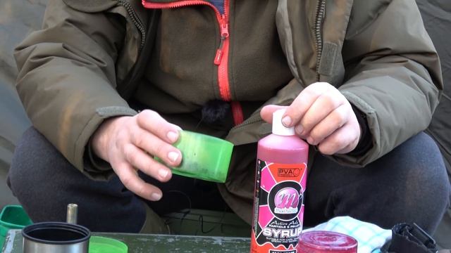 Ловля карпа на ФЛЭТ кормушки ( подводная съемка ) смотреть онлайн