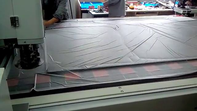 планшетный режущий плоттер для многослойной резки, и обрезки для одежды, ковров для автомобилей и д смотреть онлайн