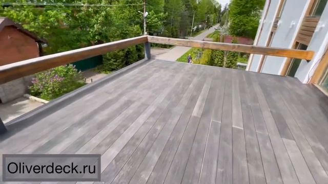 Террасная доска из ДКП на балконе уютного дома смотреть онлайн
