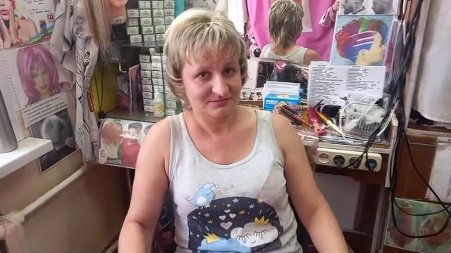 Постриглись под Каскад - лесенкку.Сделали мелирование шапочкой. смотреть онлайн