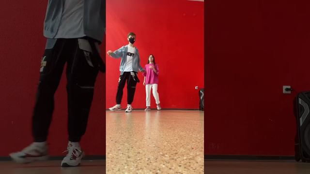 New Shuffle dance ?? Крутой танец шаффл ?? #dance #shuffle #танцы #шаффл смотреть онлайн