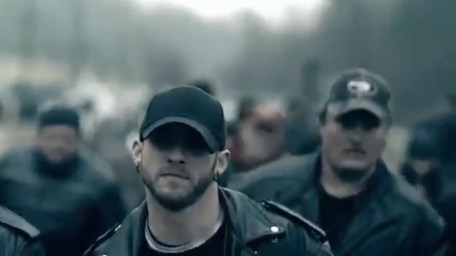 Brantley Gilbert - Kick It In The Sticks