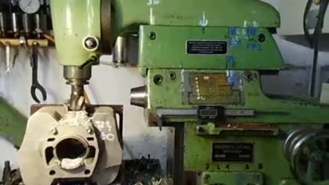 Deckel FP1 / Deckel FP2 Zwischenblock bearbeitet Sachs 2501 / 7A MC Zylinder auf Membraneinlaß смотреть онлайн