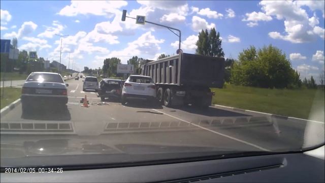 Старый Оскол 19 06 2017г Авария сразу 5 автомобилей на проспекте Угарова ..!!!