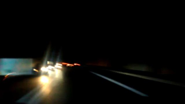 Автобан в Сербии через неосвещ тоннель, 8июн2013