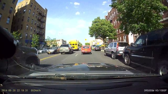 Жигули Лада 2102 на улицах Нью Йорка Russian Car Lada 2102 in New York смотреть онлайн